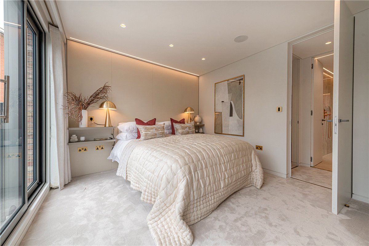 3 bedroom maisonette, South Molton Street, Mayfair W1K - Available