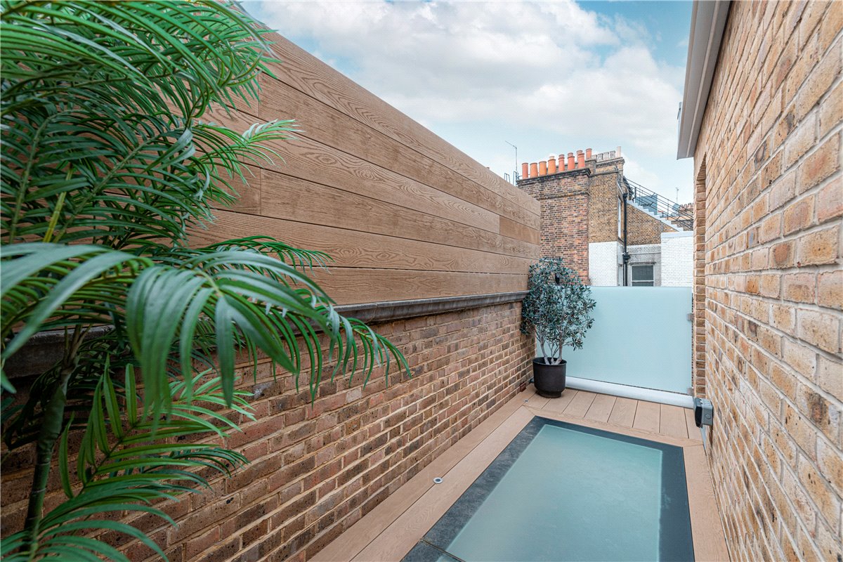 3 bedroom maisonette, South Molton Street, Mayfair W1K - Available