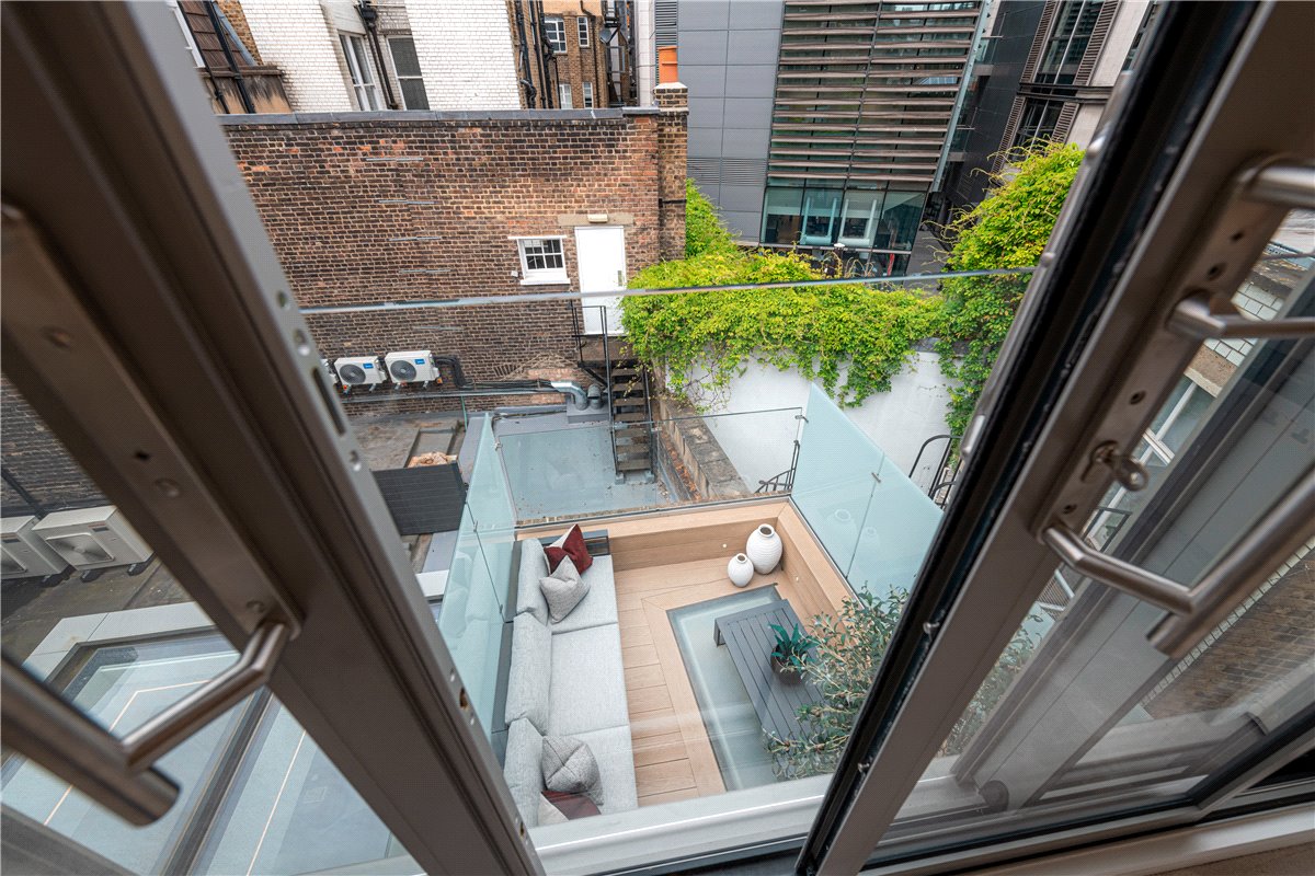 3 bedroom maisonette, South Molton Street, Mayfair W1K - Available