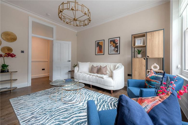 3 bedroom flat, Ridgmount Gardens, Bloomsbury WC1E - Available