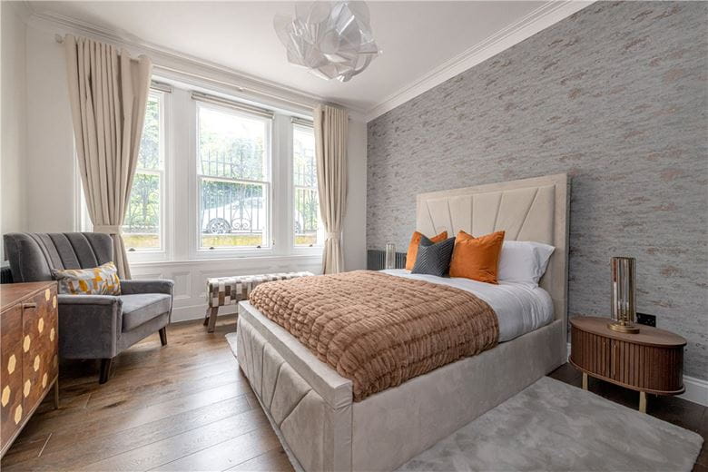 3 bedroom flat, Ridgmount Gardens, Bloomsbury WC1E - Available