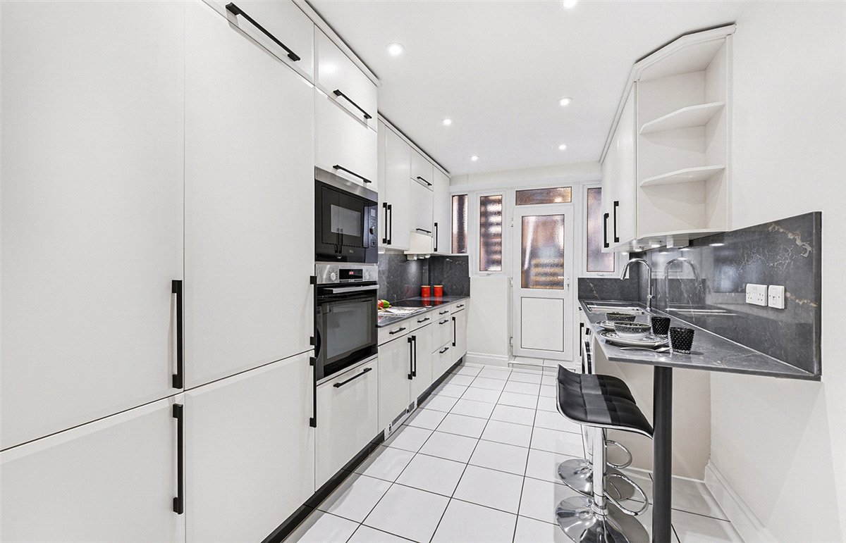 3 bedroom flat, Stafford Court, Kensington High Street W8 - Available