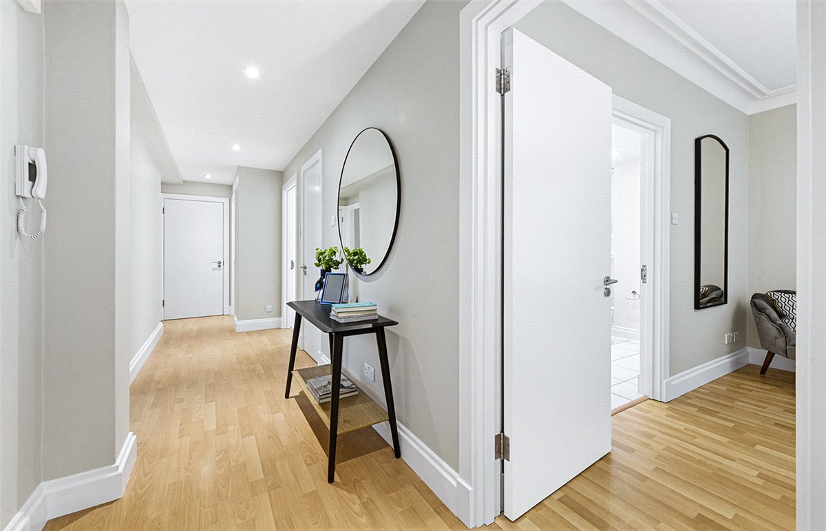 3 bedroom flat, Stafford Court, Kensington High Street W8 - Available