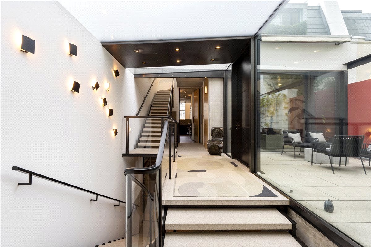 6 bedroom flat, Eaton Place, Belgravia SW1X - Available