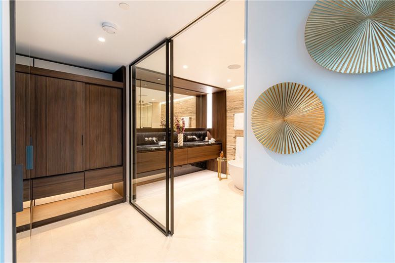 3 bedroom flat, Cork Street, Mayfair W1S - Available