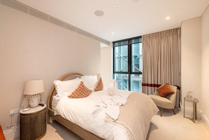 3 bedroom flat, Cork Street, Mayfair W1S - Available