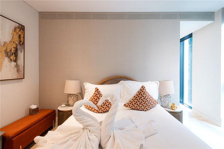 3 bedroom flat, Cork Street, Mayfair W1S - Available