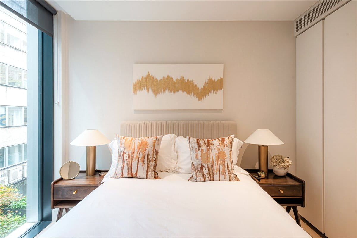 3 bedroom flat, Cork Street, Mayfair W1S - Available