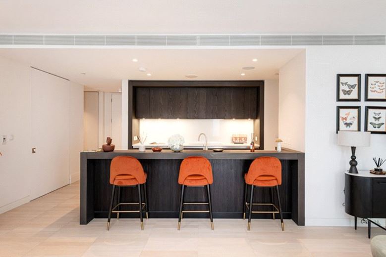 3 bedroom flat, Cork Street, Mayfair W1S - Available