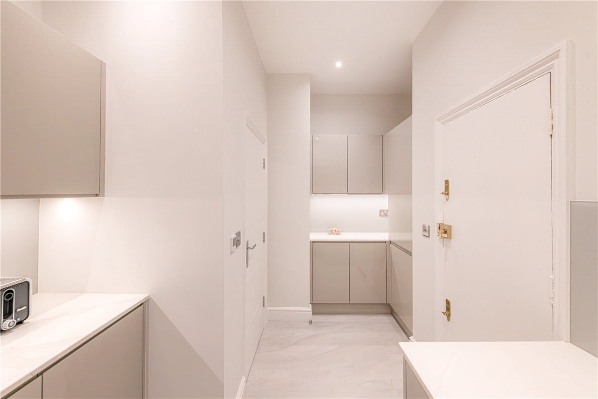 2 bedroom flat, Park Street, Mayfair W1K - Available