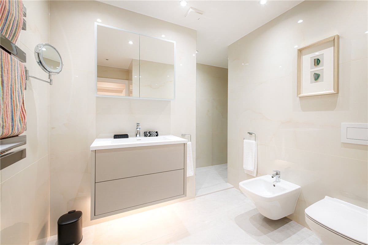 2 bedroom flat, Park Street, Mayfair W1K - Available