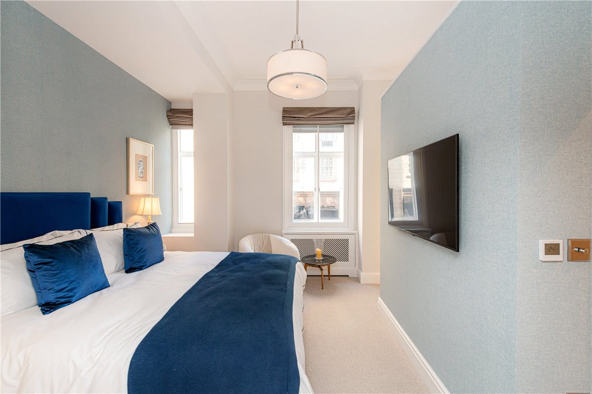 2 bedroom flat, Park Street, Mayfair W1K - Available