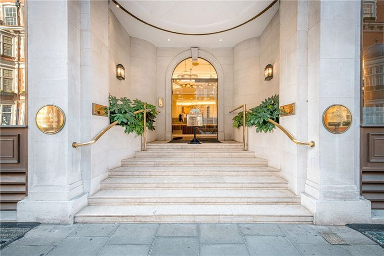 2 bedroom flat, Park Street, Mayfair W1K - Available