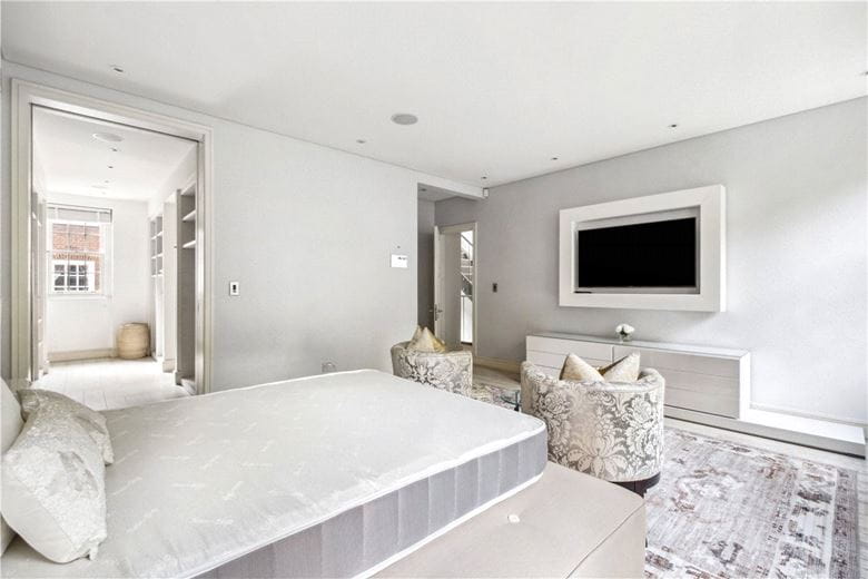 4 bedroom house, Shepherds Close, Mayfair W1K - Available