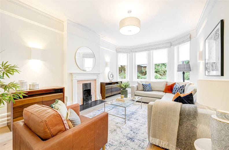 3 bedroom flat, St Georges Court, Gloucester Road SW7 - Available