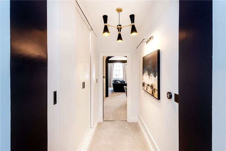 3 bedroom flat, Curzon Street, Mayfair W1J - Available