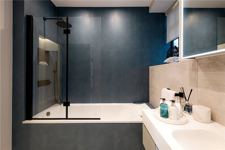 3 bedroom flat, Curzon Street, Mayfair W1J - Available