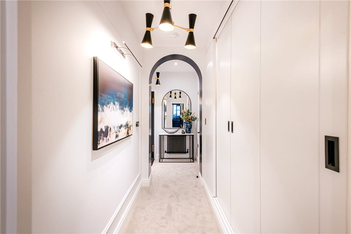 3 bedroom flat, Curzon Street, Mayfair W1J - Available