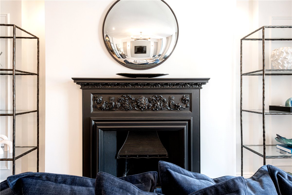 3 bedroom flat, Curzon Street, Mayfair W1J - Available