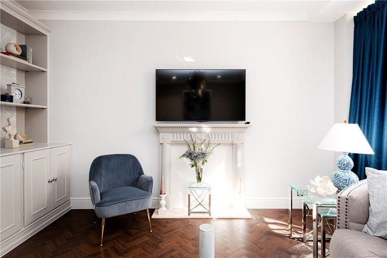 2 bedroom flat, Grosvenor Square, Mayfair W1K - Available