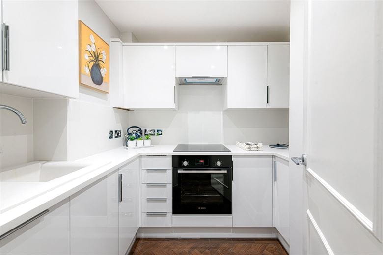 2 bedroom flat, Grosvenor Square, Mayfair W1K - Available