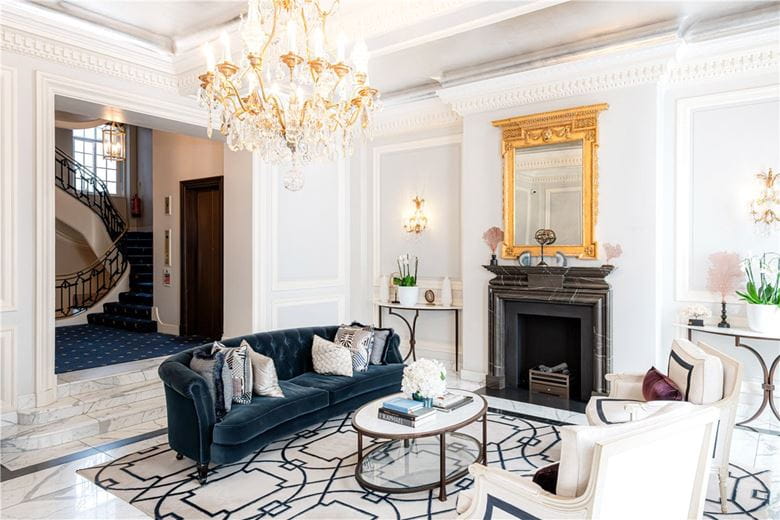 2 bedroom flat, Grosvenor Square, Mayfair W1K - Available