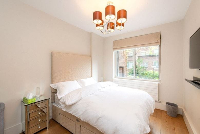 2 bedroom flat, Ebury Street, Belgravia SW1W - Available