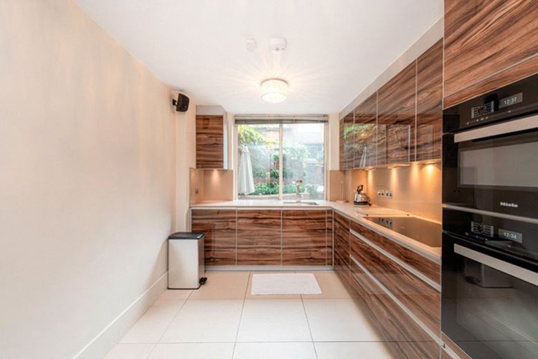 2 bedroom flat, Ebury Street, Belgravia SW1W - Available