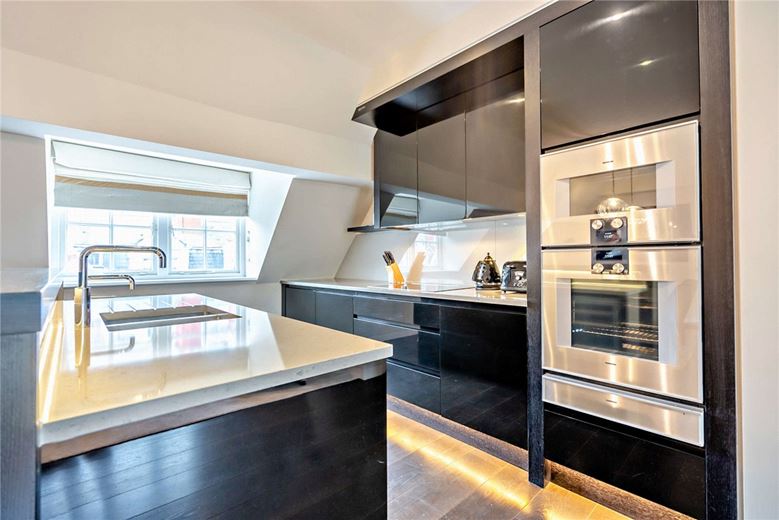 2 bedroom flat, Duke Street, Mayfair W1K - Available