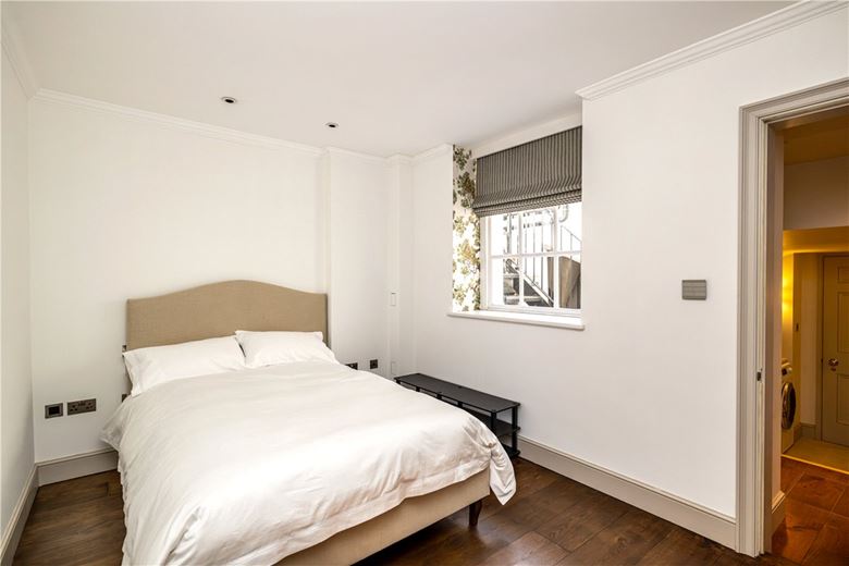 6 bedroom house, Chesterfield Hill, Mayfair W1J - Available