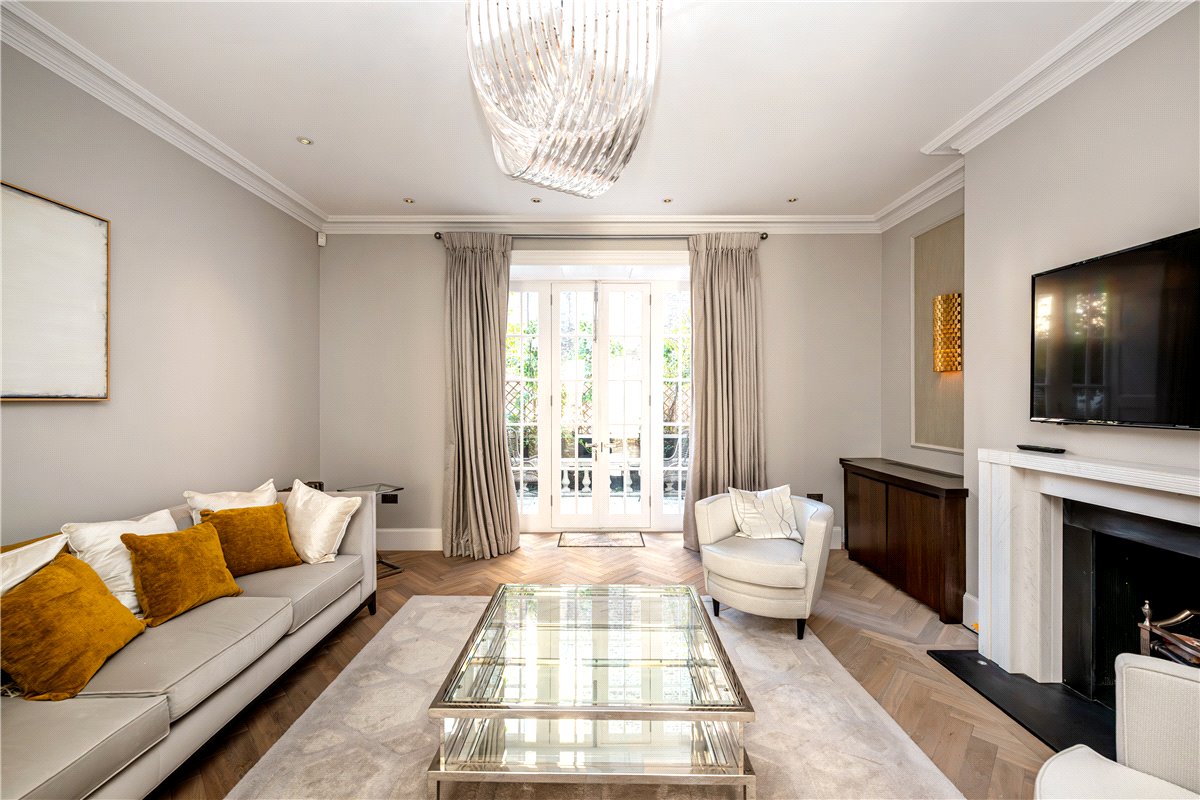 6 bedroom house, Chesterfield Hill, Mayfair W1J - Available