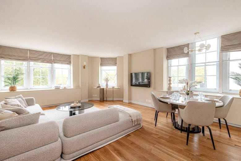 3 bedroom flat, Piccadilly, Mayfair W1J - Available