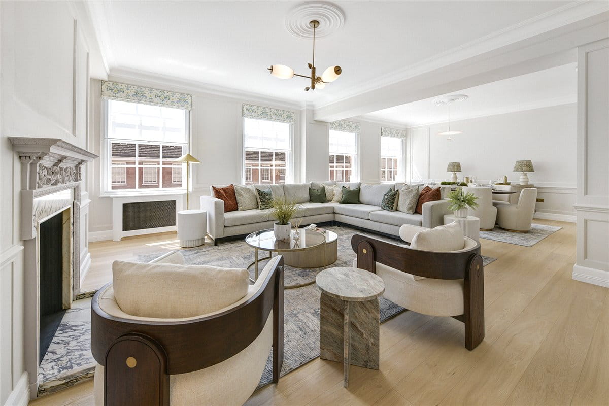3 bedroom flat, Grosvenor Square, Mayfair W1K - Available