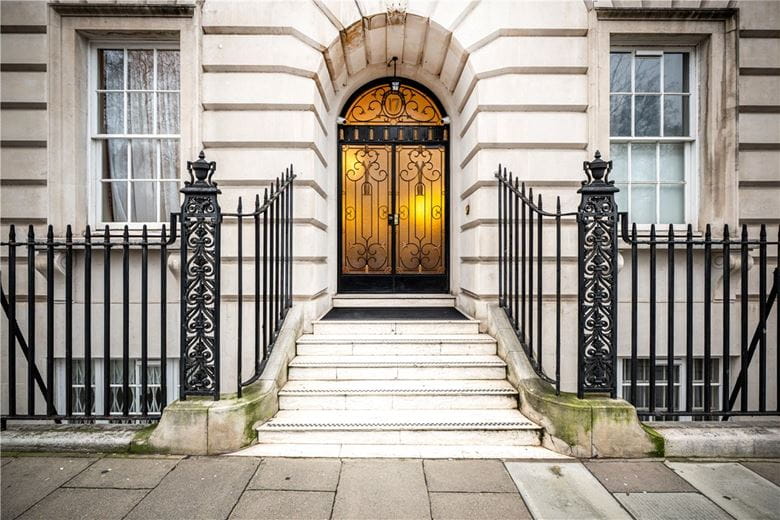 2 bedroom flat, Grosvenor Square, Mayfair W1K - Available