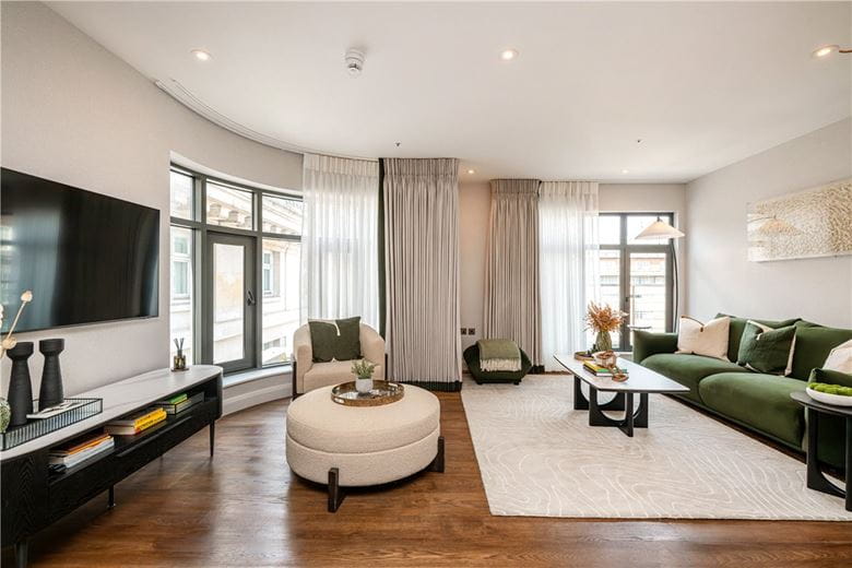 2 bedroom flat, North Row, Mayfair W1K - Available
