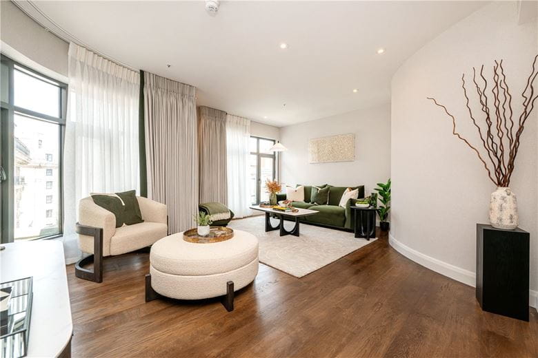 2 bedroom flat, North Row, Mayfair W1K - Available