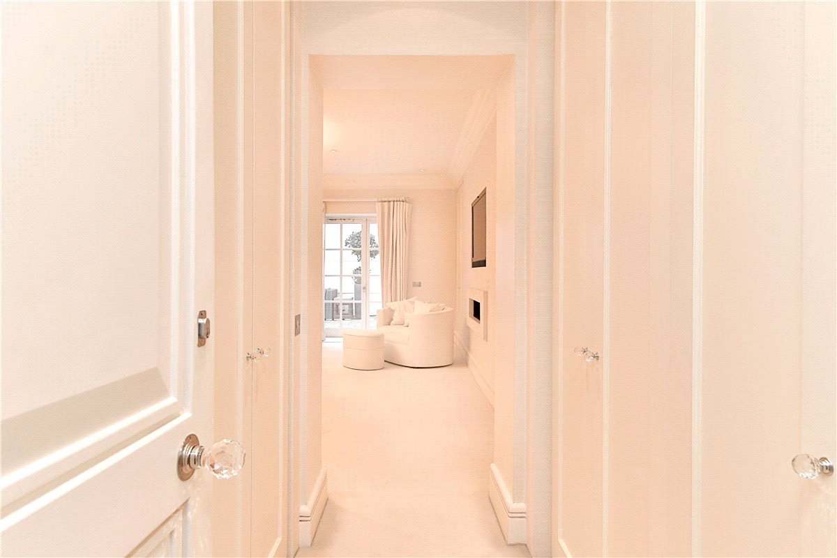 4 bedroom flat, Upper Grosvenor Street, Mayfair W1K - Available