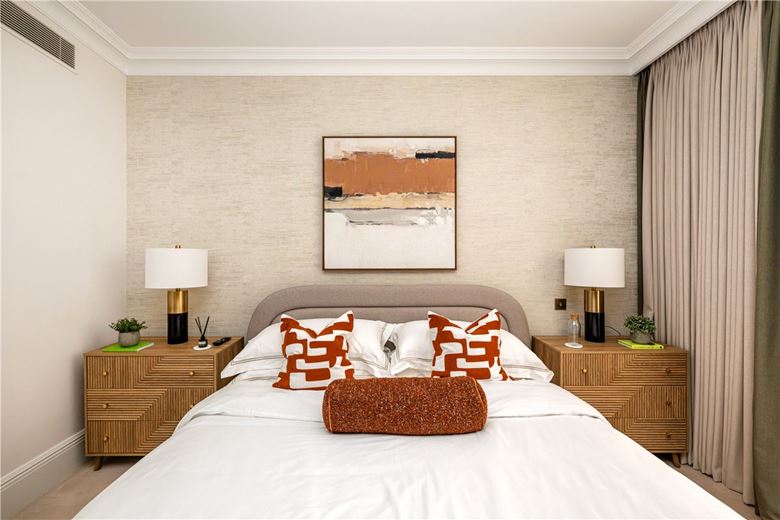 2 bedroom flat, Stratton Street, London W1J - Available