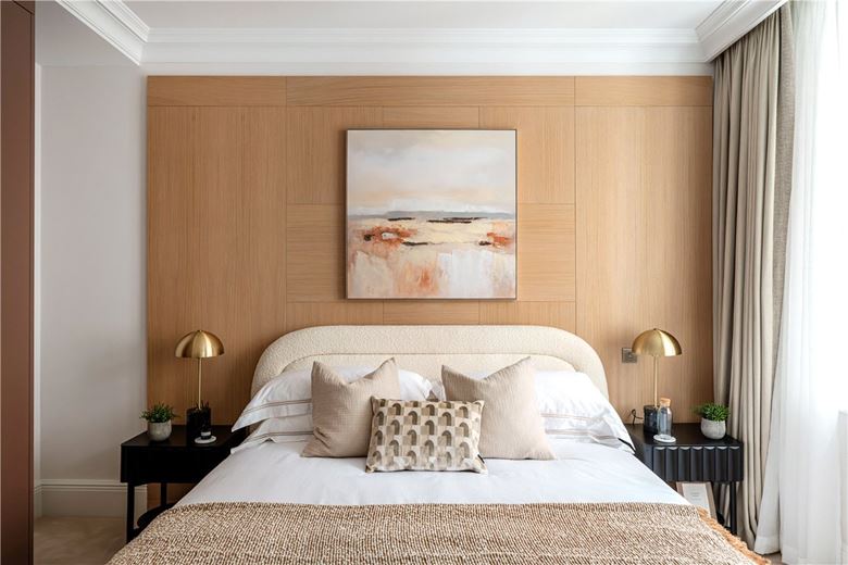 3 bedroom flat, Stratton Street, London W1J - Available