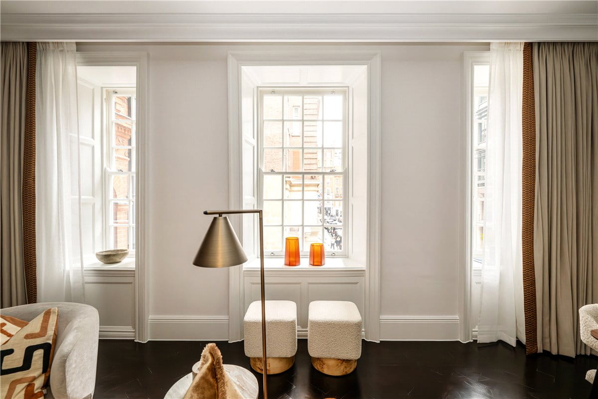 3 bedroom flat, Stratton Street, London W1J - Available