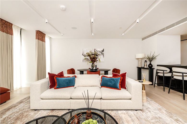 2 bedroom flat, Cork Street, Mayfair W1S - Available