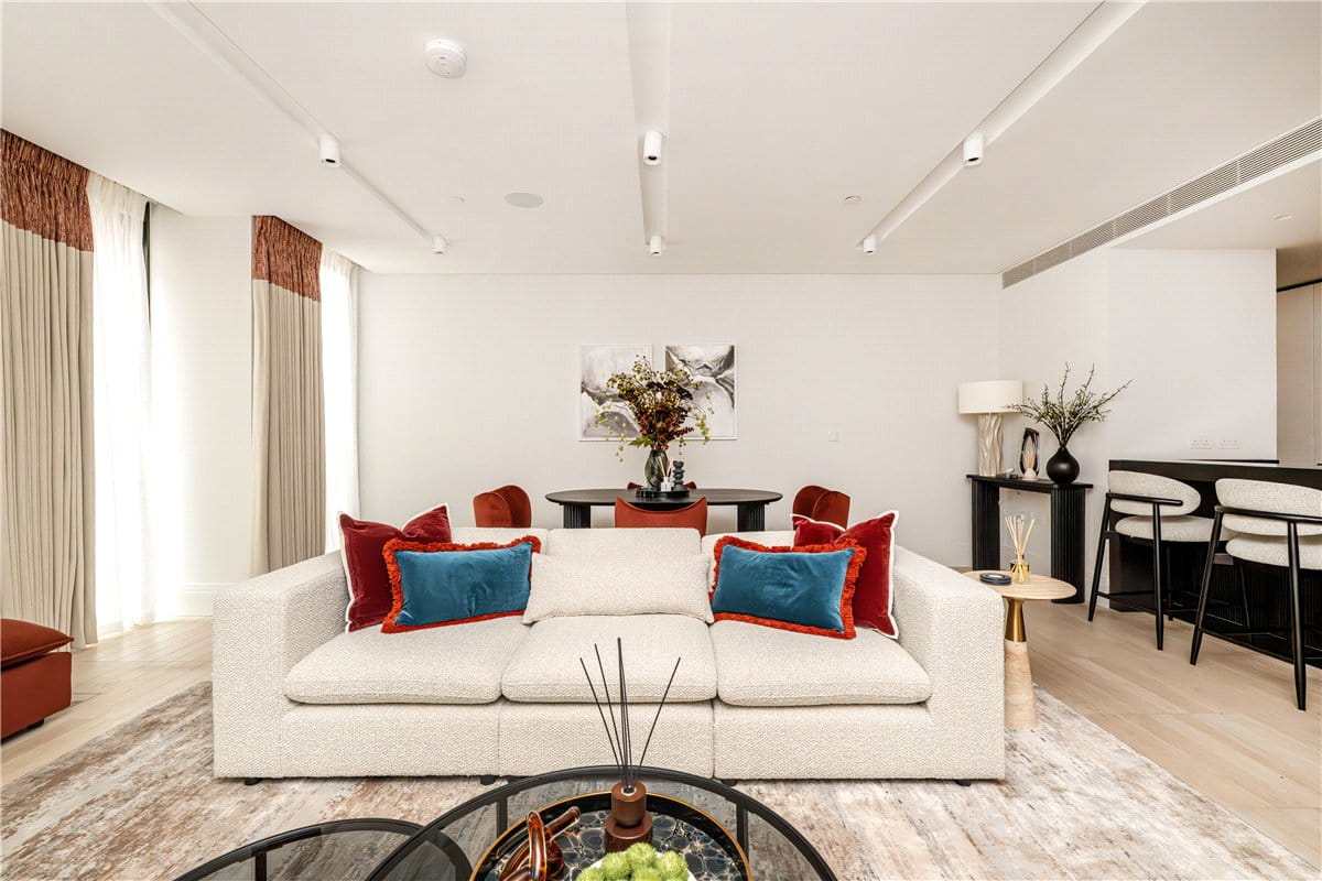 2 bedroom flat, Cork Street, Mayfair W1S - Available