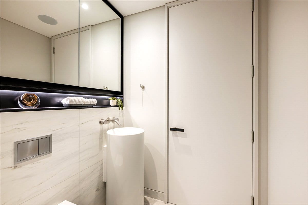 2 bedroom flat, Cork Street, Mayfair W1S - Available