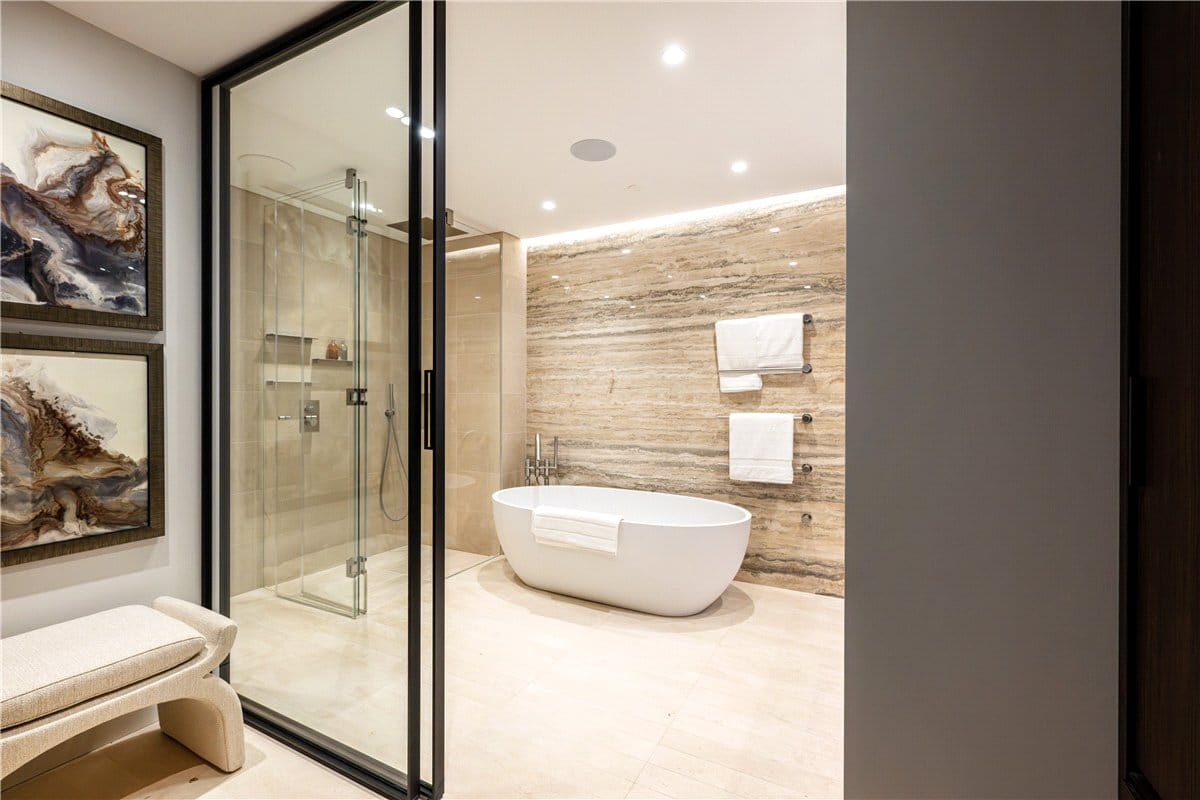 2 bedroom flat, Cork Street, Mayfair W1S - Available