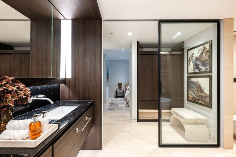 2 bedroom flat, Cork Street, Mayfair W1S - Available