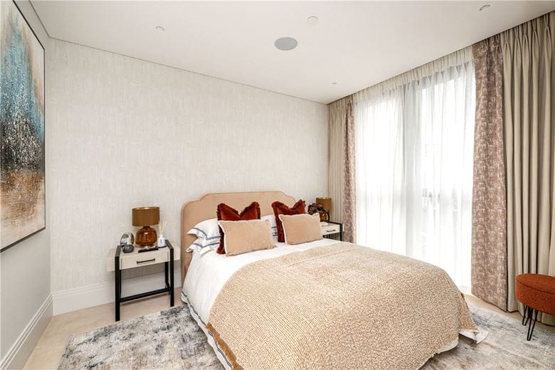 2 bedroom flat, Cork Street, Mayfair W1S - Available