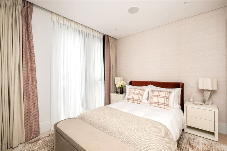 2 bedroom flat, Cork Street, Mayfair W1S - Available