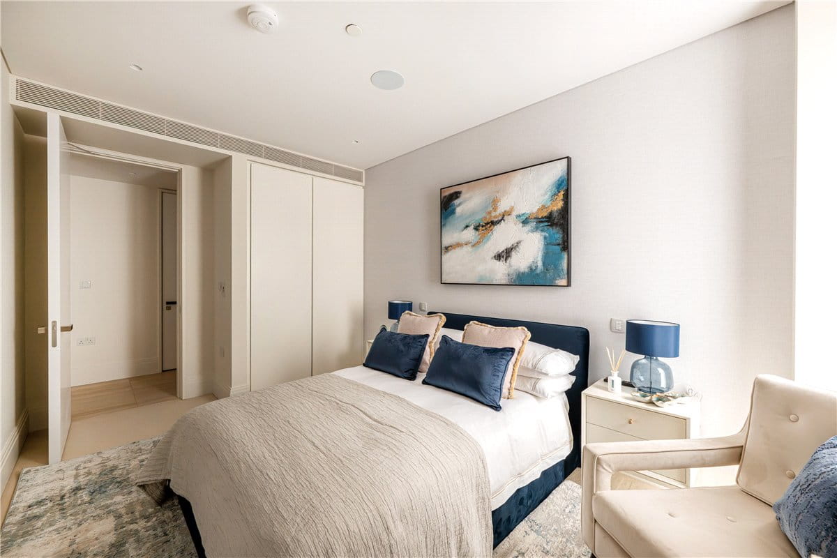 2 bedroom flat, Cork Street, Mayfair W1S - Available