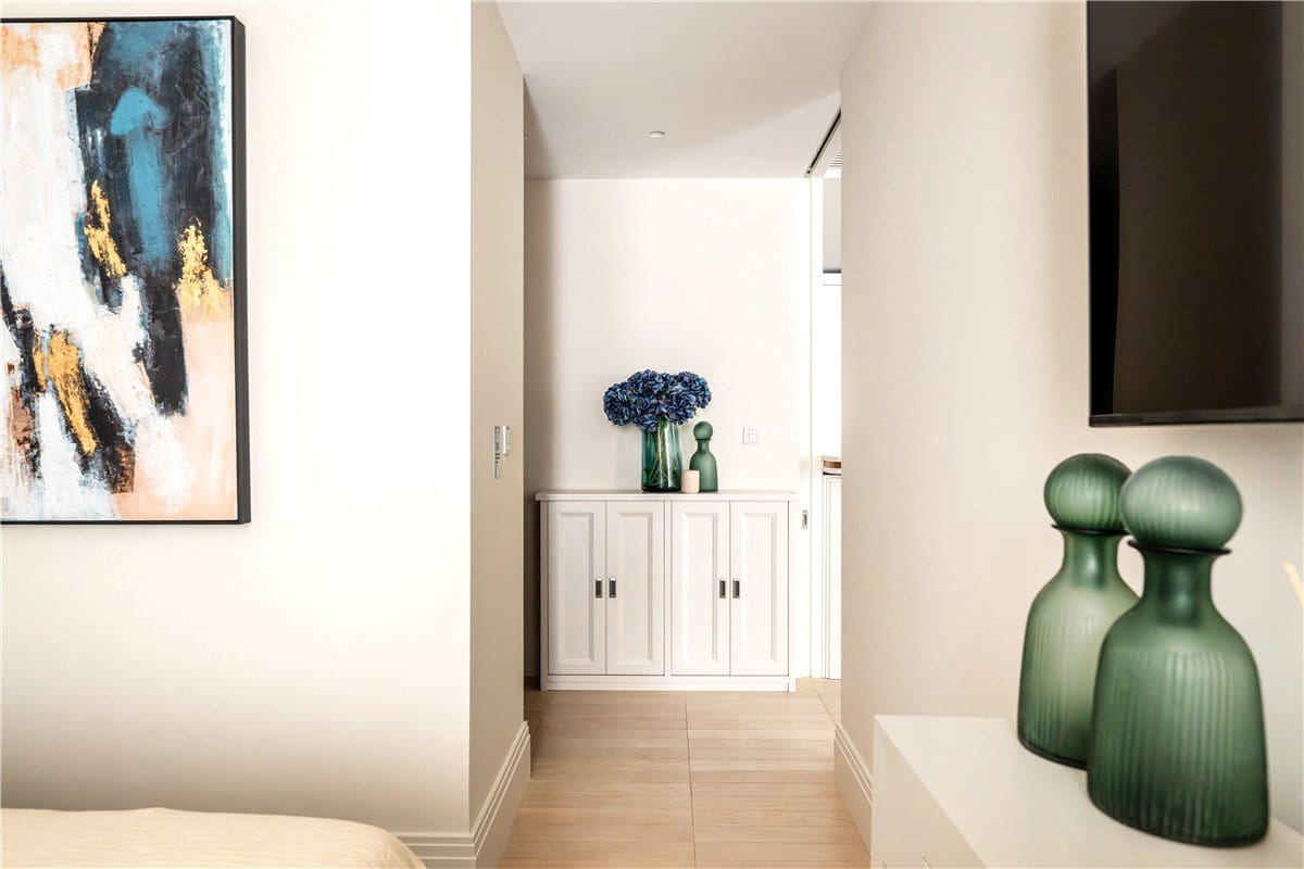 2 bedroom flat, Cork Street, Mayfair W1S - Available