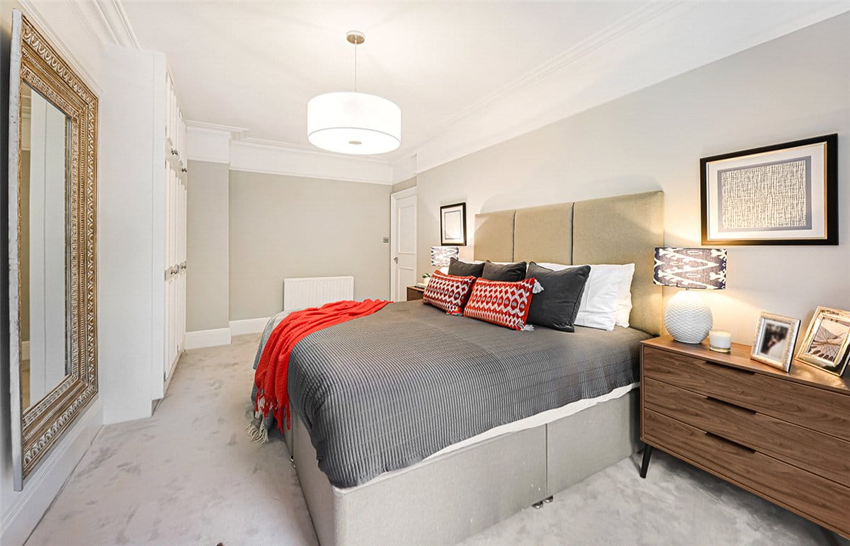 2 bedroom flat, St Georges Court, Gloucester Road SW7 - Available